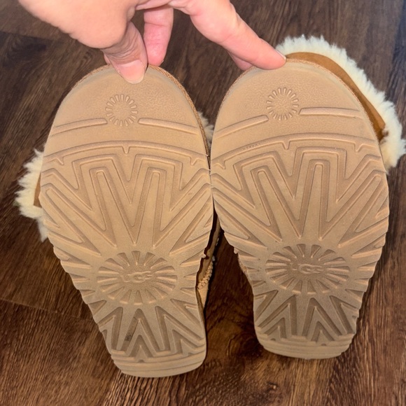 UGG Chestnut Sheepskin Boots - Picture 4 of 6